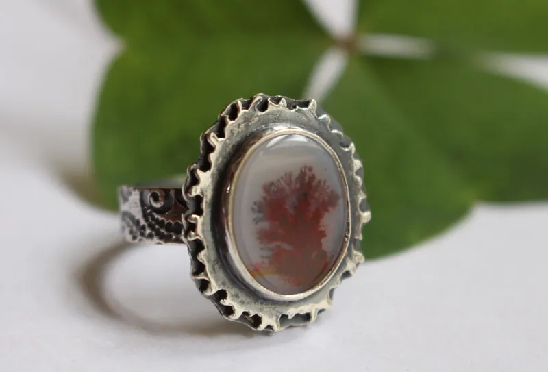Reflets d’automne, bague paysage de saison en argent et agate dendritique
