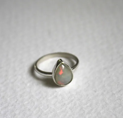 Reine de Saba, bague royaume mythique d’Afrique en argent et opale d’Ethiopie
