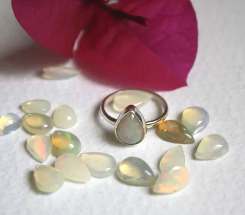Reine de Saba, bague royaume mythique d’Afrique en argent et opale d’Ethiopie