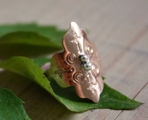 Rose de feu, bague rosace médiévale en argent et cuivre