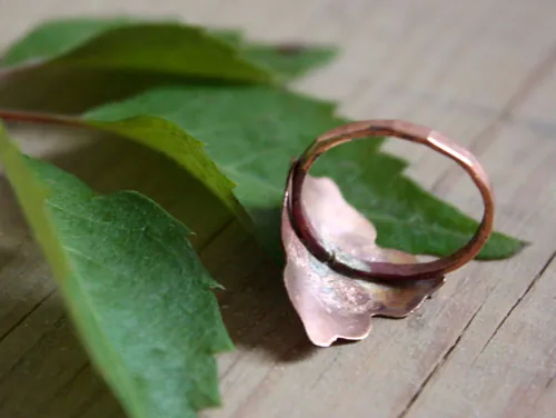 Rose de feu, bague rosace médiévale en argent et cuivre