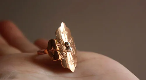 Rose de feu, bague rosace médiévale en argent et cuivre