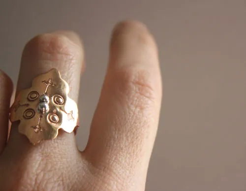 Rose de feu, bague rosace médiévale en argent et cuivre