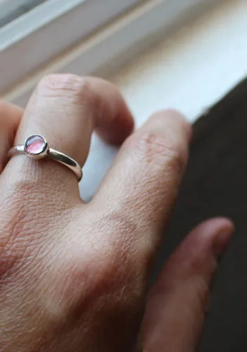 Rose dragée, bague douceur sucrée en argent et saphir rose
