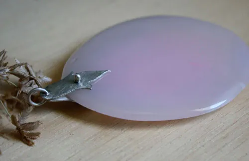 Rose thé, pendentif botanique en argent et quartz rose