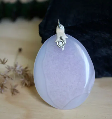 Rose thé, pendentif botanique en argent et quartz rose