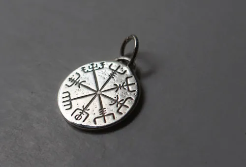 Rune d’Islande, pendentif talisman celtique Galdrastafir en argent
