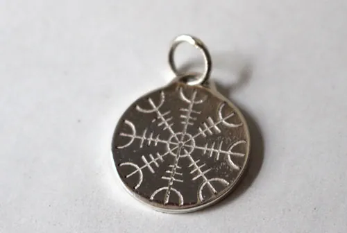 Rune d’Islande, pendentif talisman celtique Galdrastafir en argent