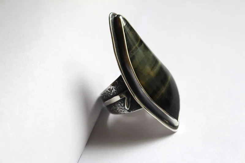 Runes de vie, bague nordique en argent et œil de tigre