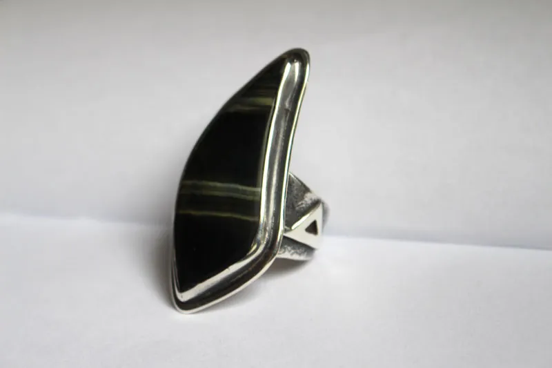 Runes de vie, bague nordique en argent et œil de tigre