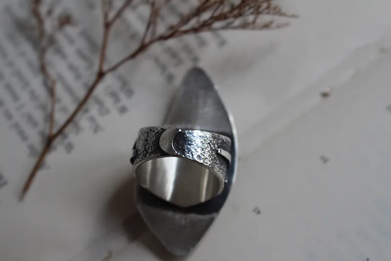 Runes de vie, bague nordique en argent et œil de tigre