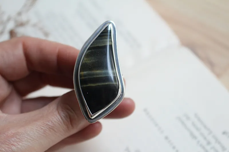 Runes de vie, bague nordique en argent et œil de tigre
