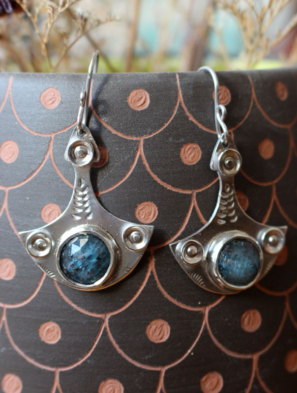 Re naissance, boucles d’oreilles renouveau en argent et disthène (kyanite) 