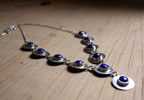 Reine du Nil, collier égyptien en argent et lapis-lazuli
