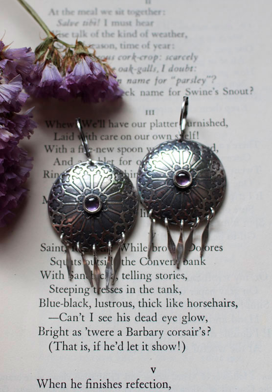 Rosace, boucles d’oreilles vitrail médiéval en argent et zircon mauve