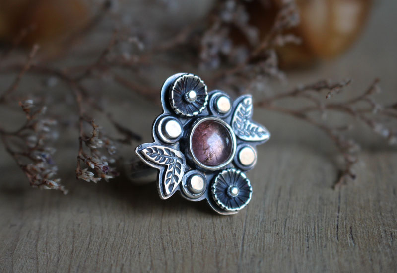 Rose thé, bague fleur en argent et tourmaline rose