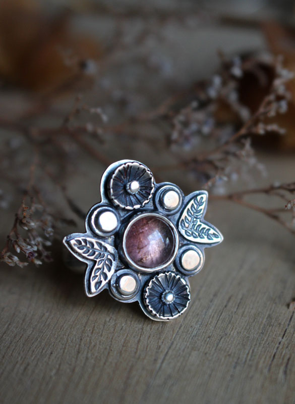 Rose thé, bague fleur en argent et tourmaline rose