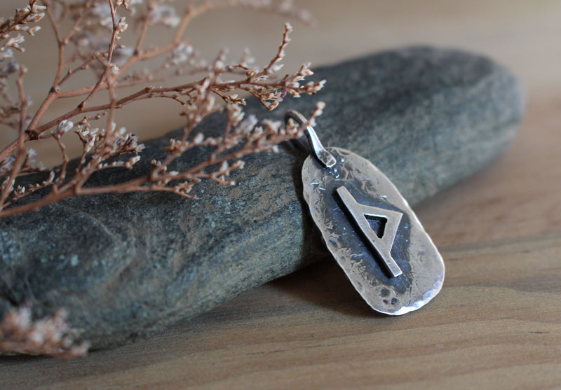 Rune, pendentif celtique en argent