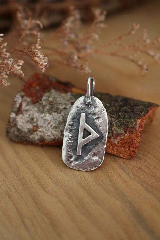 Rune, pendentif celtique en argent