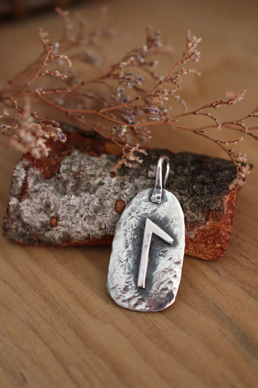 Rune, pendentif celtique en argent