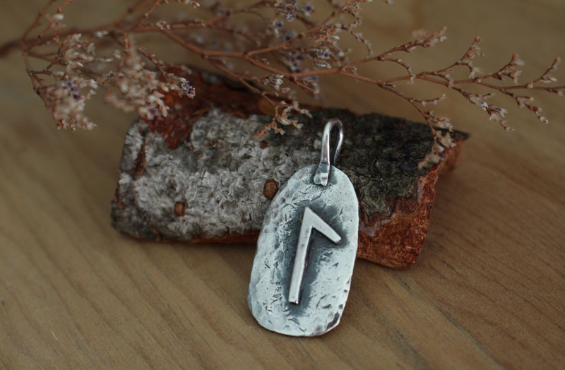 Rune, pendentif celtique en argent