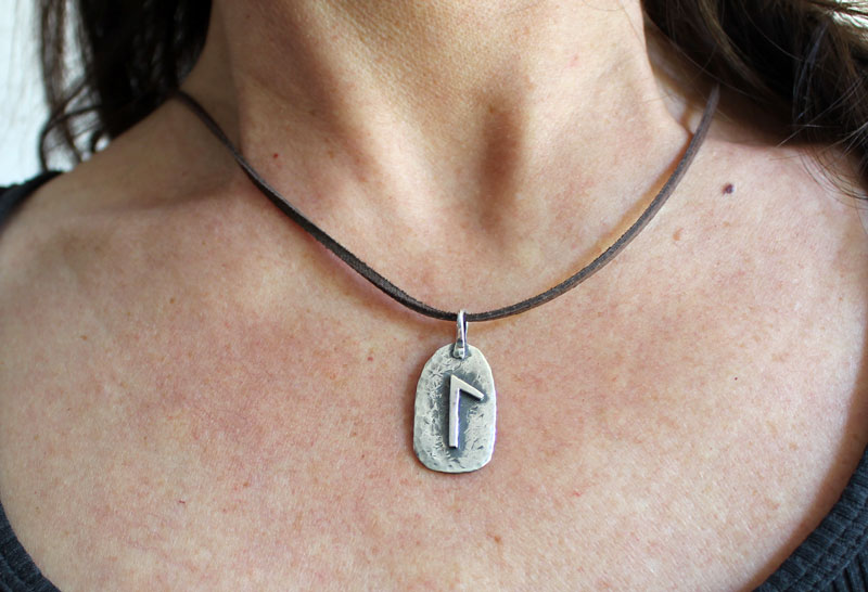 Rune, pendentif celtique en argent