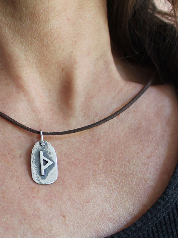 Rune, pendentif celtique en argent