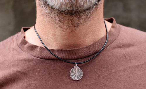 Rune d’Islande, pendentif talisman celtique Galdrastafir en argent