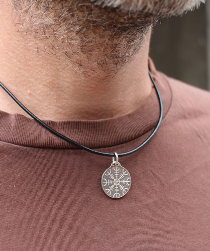 Rune d’Islande, pendentif talisman celtique Galdrastafir en argent