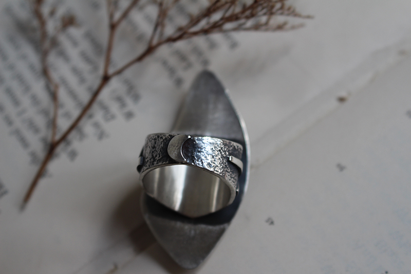 Runes de vie, bague nordique en argent et oeil de tigre