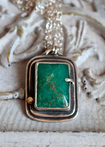Sanctuaire, collier rectangle sacré celte en argent, or et chrysoprase
