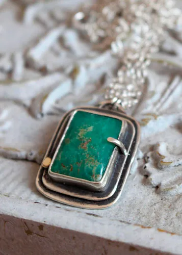 Sanctuaire, collier rectangle sacré celte en argent, or et chrysoprase