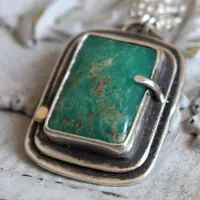 Sanctuaire, collier rectangle sacré celte en argent, or et chrysoprase