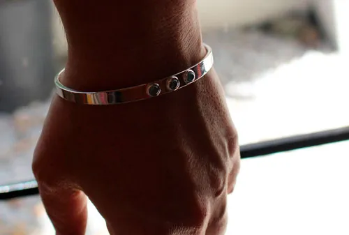 Sarah, bracelet liberté et la spiritualité en argent zircon bleu
