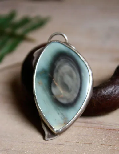 Sauvage, pendentif aventure en argent et jaspe impérial royal