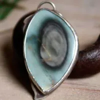 Sauvage, pendentif aventure en argent et jaspe impérial royal