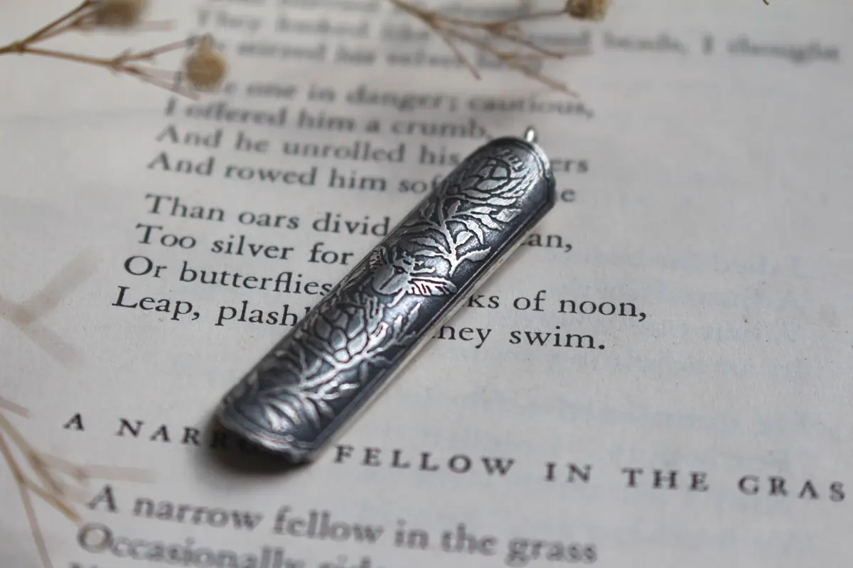 Scarabée et protea, pendentif botanique en argent