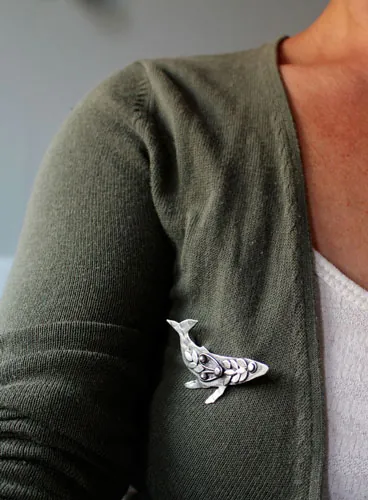 Sedna, broche baleine fantastique en argent