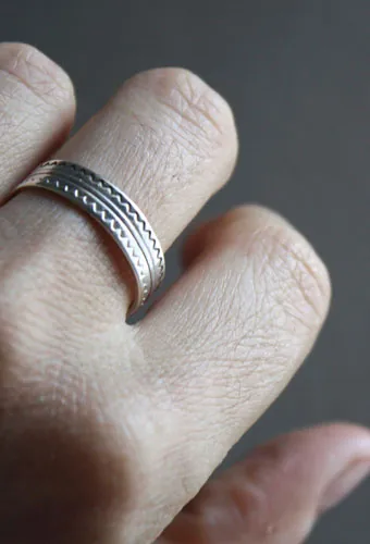 Sérénité, bague montagnes et rivière en argent
