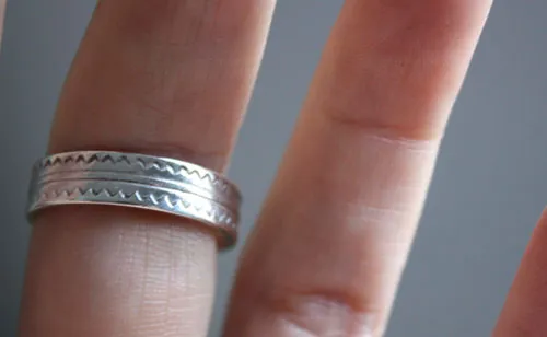 Sérénité, bague montagnes et rivière en argent