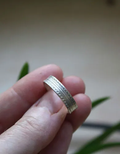 Sérénité, bague montagnes et rivière en argent