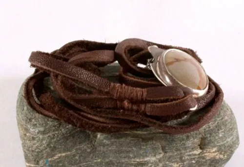 Shandar, bracelet désert en argent, cuir et jaspe paysage