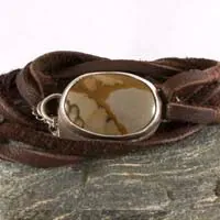 Shandar, bracelet désert en argent, cuir et jaspe paysage