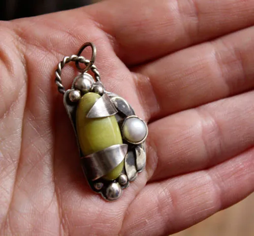 Shinju, pendentif éveil du printemps en argent, perle et aventurine