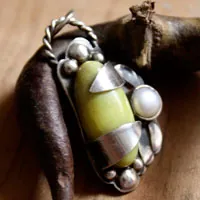 Shinju, pendentif éveil du printemps en argent, perle et aventurine