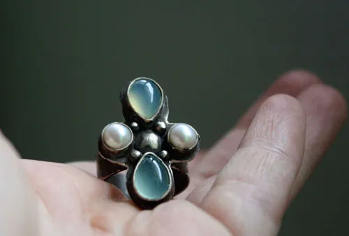 Sirocco, bague rose des vents Touareg en argent, calcédoine et perle de culture