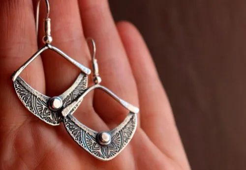 Sitara, boucles d’oreilles étoile et demie lune en argent
