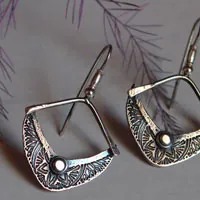 Sitara, boucles d’oreilles étoile et demie lune en argent