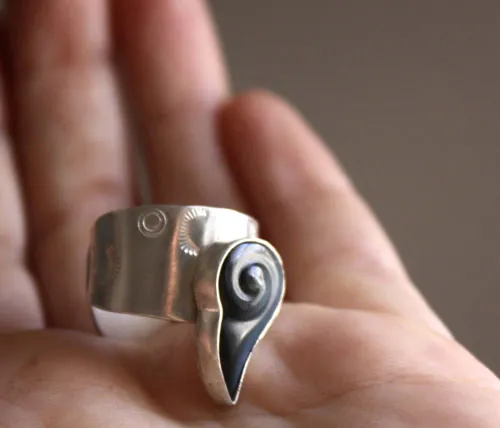 Snigill, bague escargot infini en argent et obsidienne arc-en-ciel