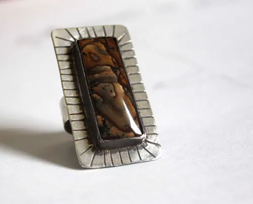 Sois courageux, bague encouragement en argent et jaspe Deschutes